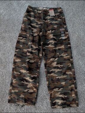 NWT Levi's '94 Baggy Camo Cargo Pants Size 26x30